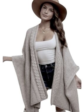 Cupcakes & Cashmere Poncho Sweater Open Cardigan Gray Chunky Knit One Size